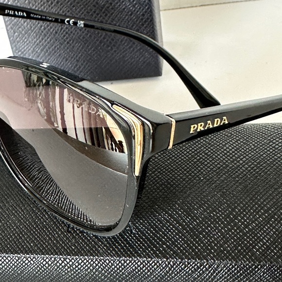 Authentic Unisex Sunglasses Prada. - Picture 8 of 11